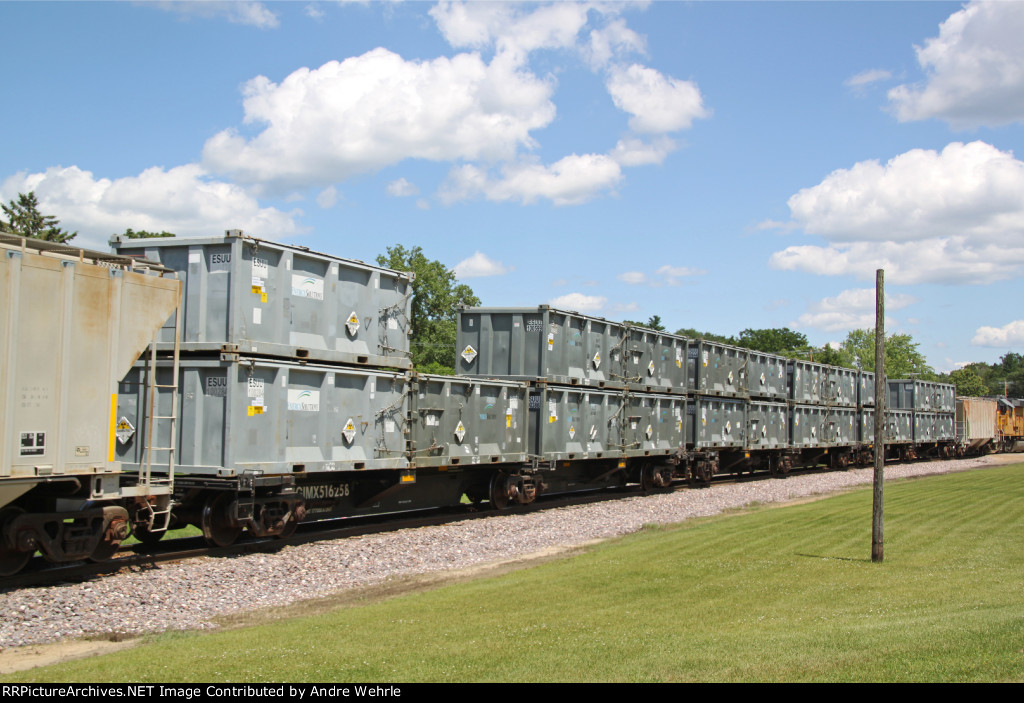 GIMX 516258, third of three articulated spine cars carrying radioactive waste containers on LTA-42